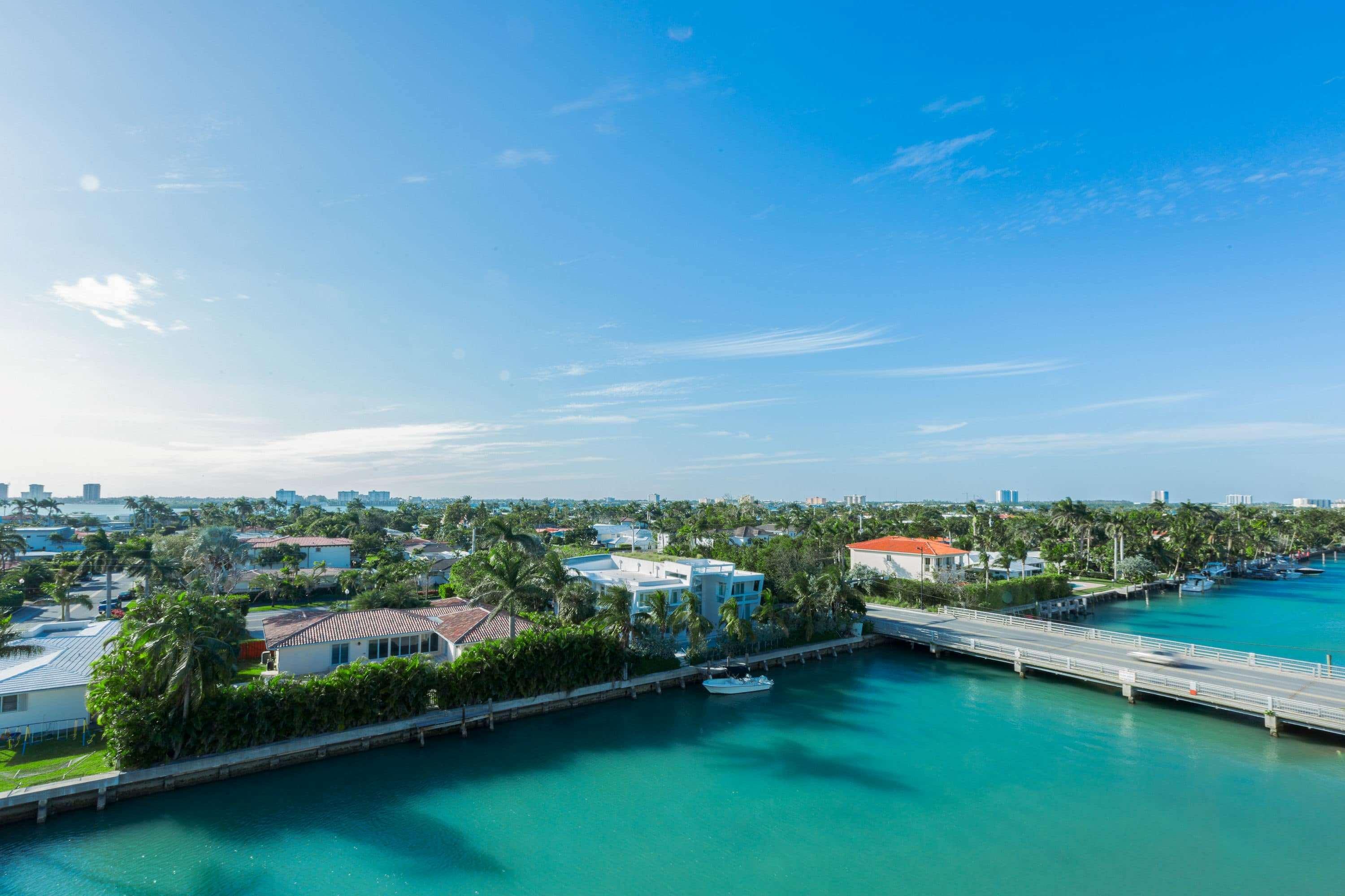 ホテル トリップ バイ ウィンダム マイアミ ベイ ハーバー Bay Harbor Islands エクステリア 写真