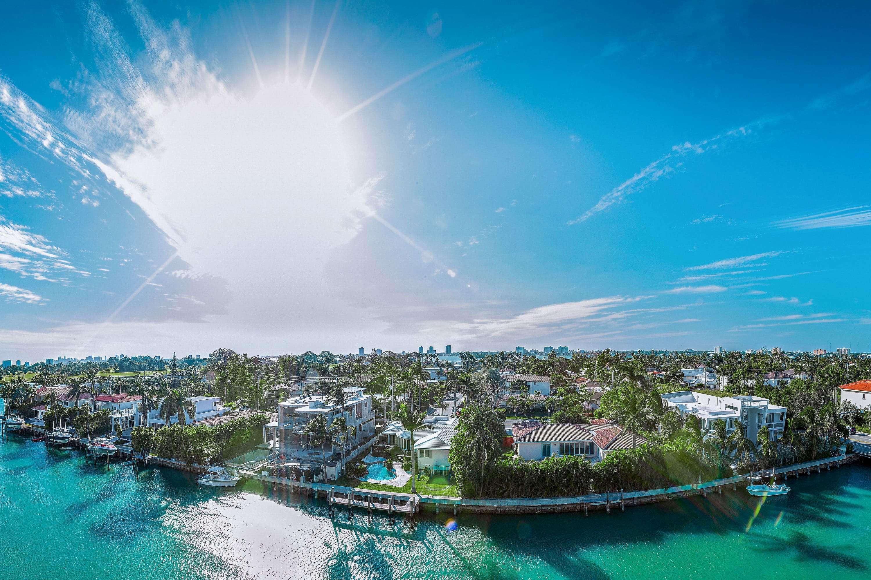 ホテル トリップ バイ ウィンダム マイアミ ベイ ハーバー Bay Harbor Islands エクステリア 写真