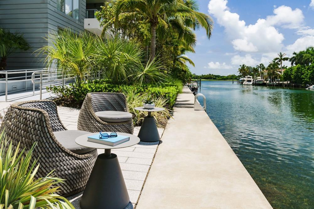 ホテル トリップ バイ ウィンダム マイアミ ベイ ハーバー Bay Harbor Islands エクステリア 写真